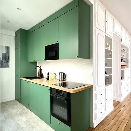 Beautiful Louvre Apartment